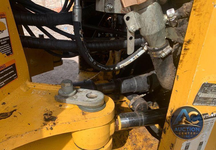 2015 John Deere 744K II wheel loader