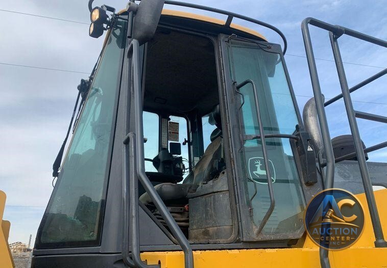 2015 John Deere 744K II wheel loader