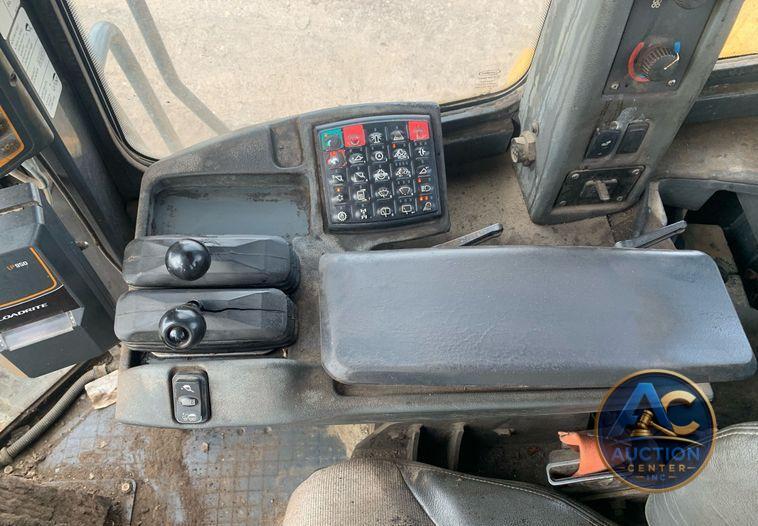 2015 John Deere 744K II wheel loader