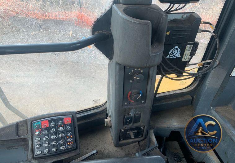 2015 John Deere 744K II wheel loader