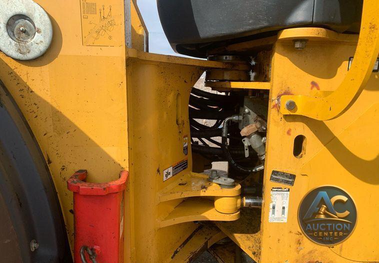 2015 John Deere 744K II wheel loader