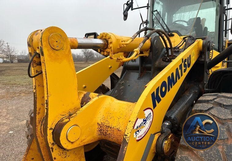 2017 Komatsu WA380-8 wheel loader