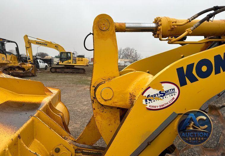 2017 Komatsu WA380-8 wheel loader