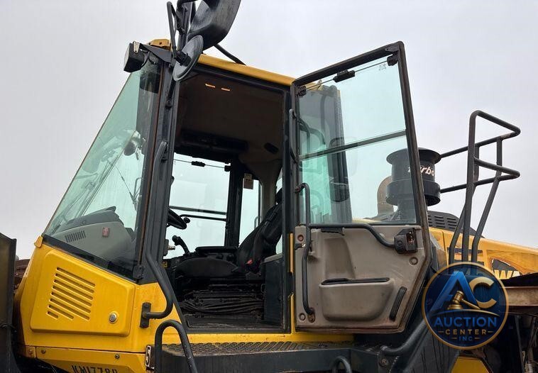 2017 Komatsu WA380-8 wheel loader