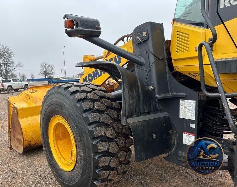 2017 Komatsu WA380-8 wheel loader