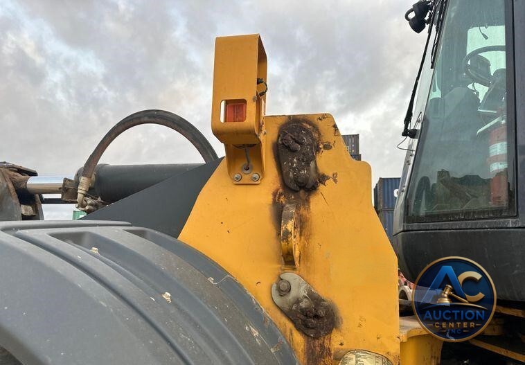 2017 John Deere 824K II wheel loader