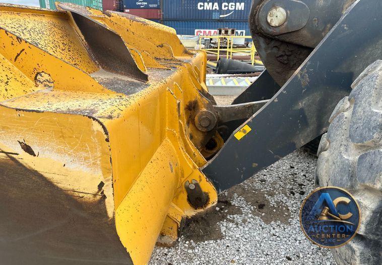2017 John Deere 824K II wheel loader