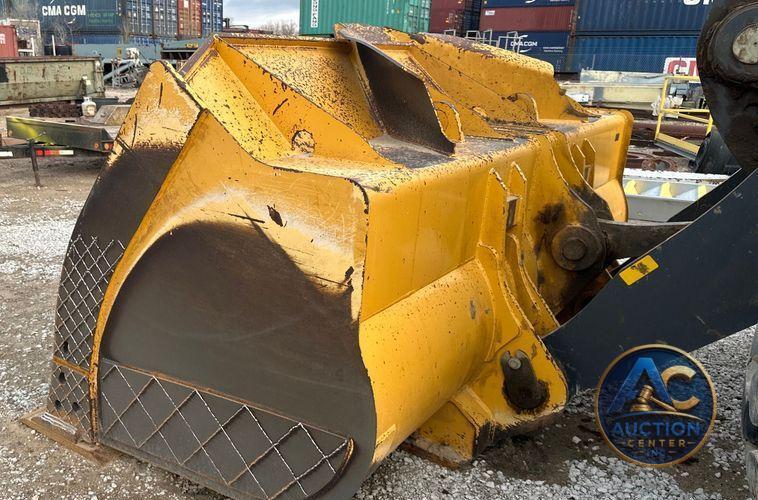 2017 John Deere 824K II wheel loader