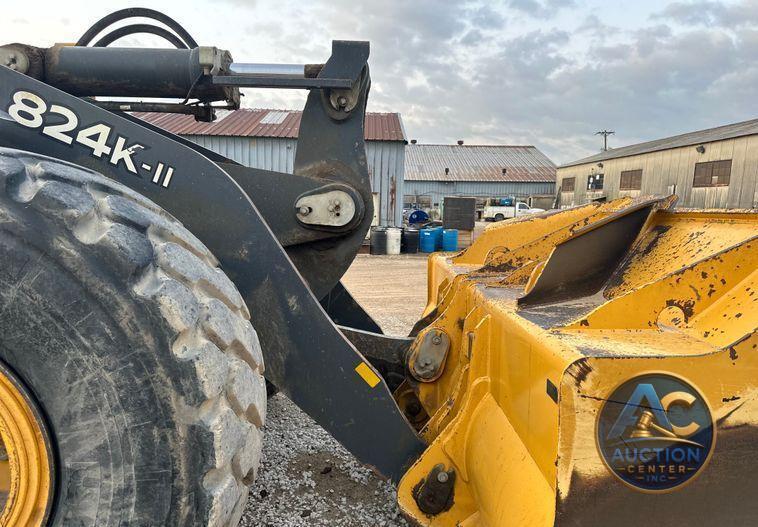 2017 John Deere 824K II wheel loader