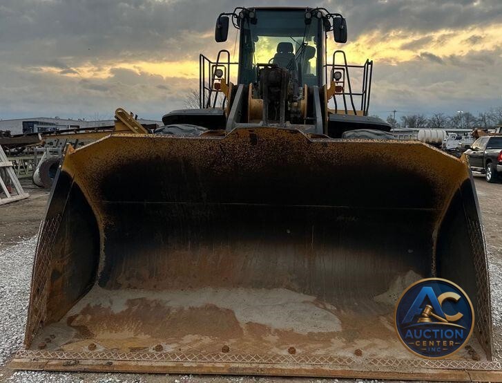 2017 John Deere 824K II wheel loader