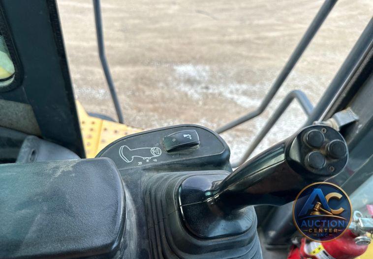 2017 John Deere 824K II wheel loader