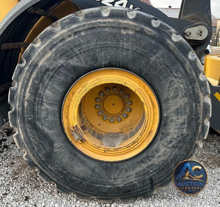 2017 John Deere 824K II wheel loader