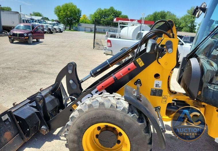 2022 JCB 407 wheel loader