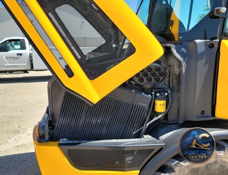 2022 JCB 407 wheel loader