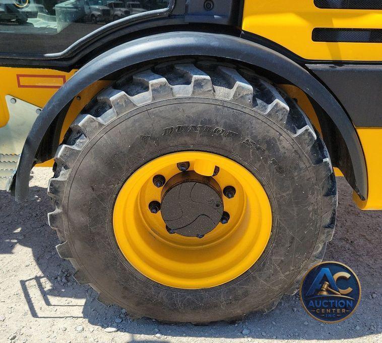 2022 JCB 407 wheel loader