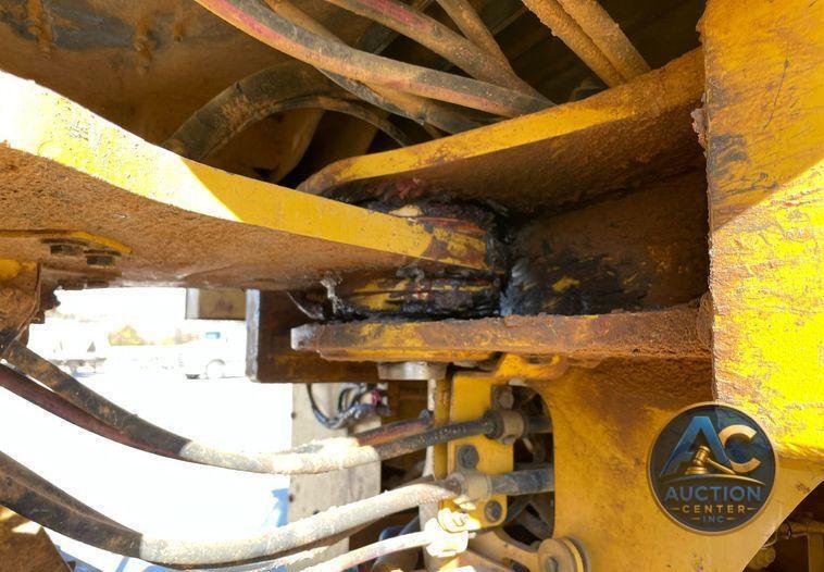 2017 Caterpillar 966M  wheel loader