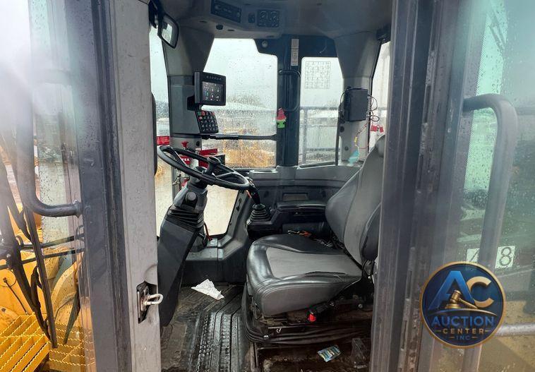 2020 John Deere 844L  wheel loader