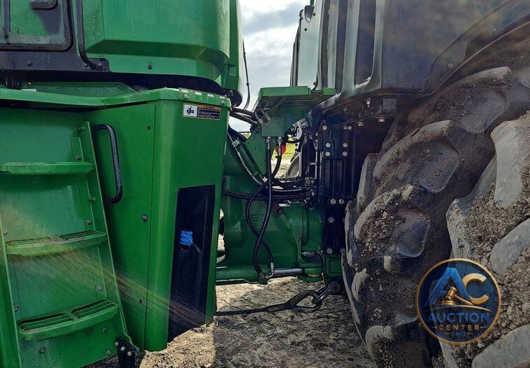 2019 John Deere 9520R Scraper Special 4WD tractor