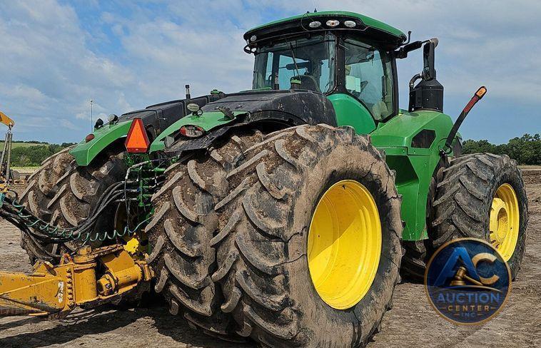 2019 John Deere 9520R Scraper Special 4WD tractor