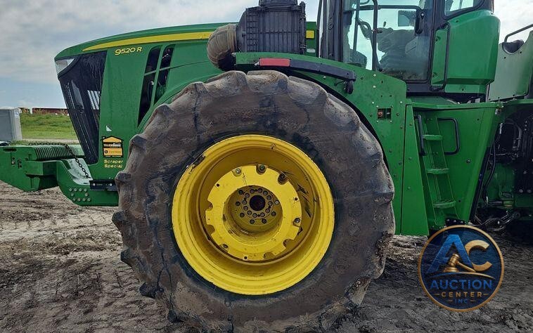 2019 John Deere 9520R Scraper Special 4WD tractor