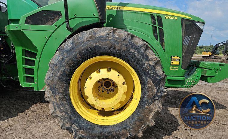 2019 John Deere 9520R Scraper Special 4WD tractor