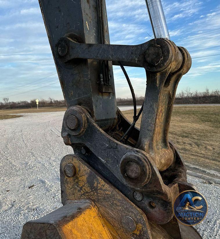 2013 John Deere 245G LC excavator