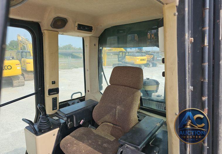 2002 Caterpillar  963C LGP track loader