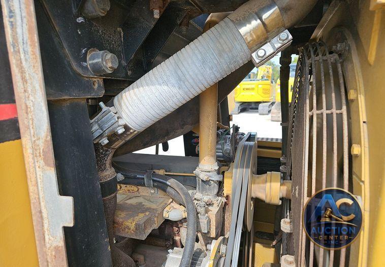 2002 Caterpillar  963C LGP track loader