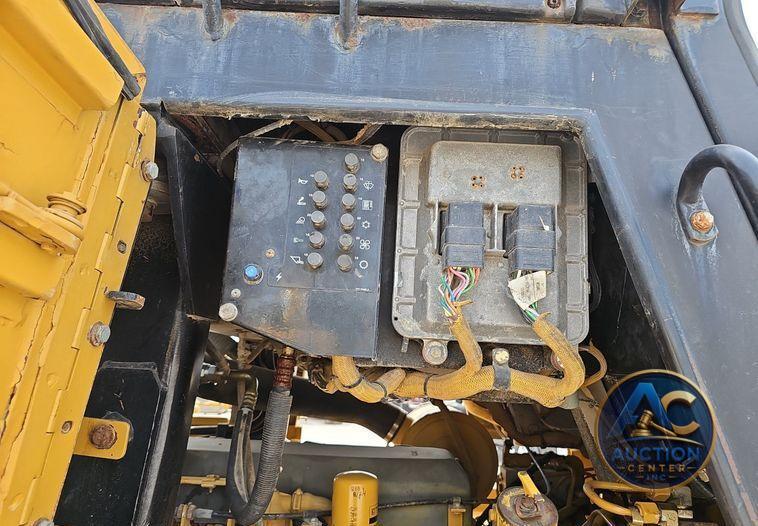 2002 Caterpillar  963C LGP track loader