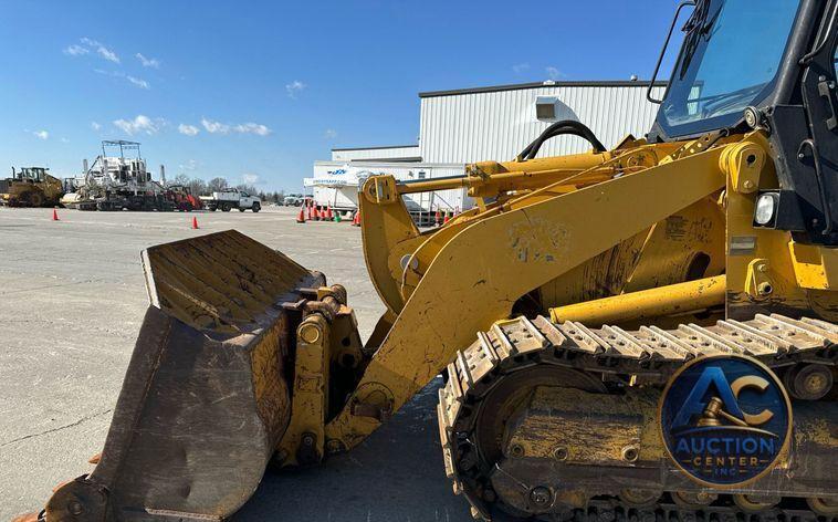 2005 Caterpillar 953C track loader