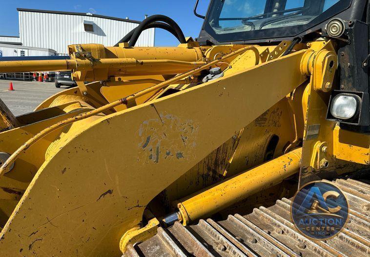 2005 Caterpillar 953C track loader