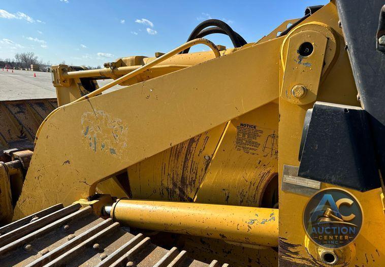 2005 Caterpillar 953C track loader