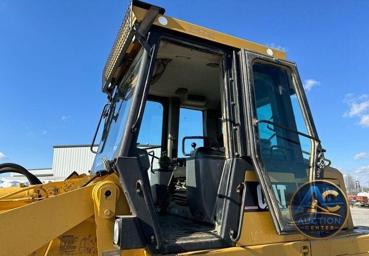 2005 Caterpillar 953C track loader