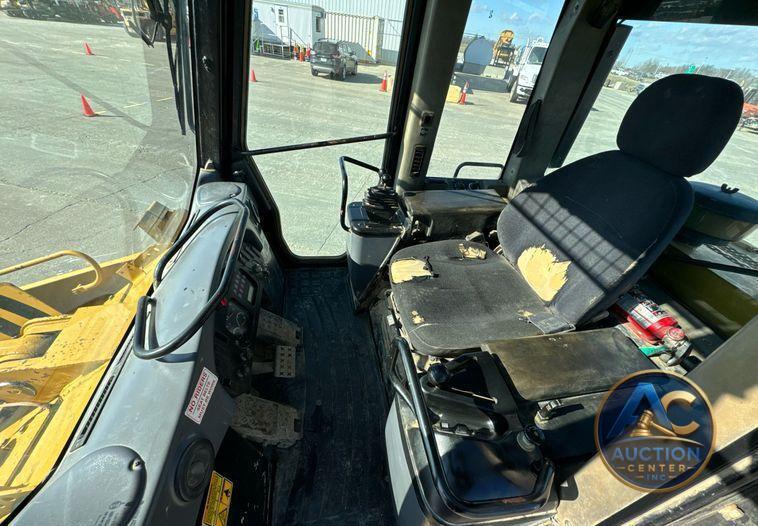 2005 Caterpillar 953C track loader