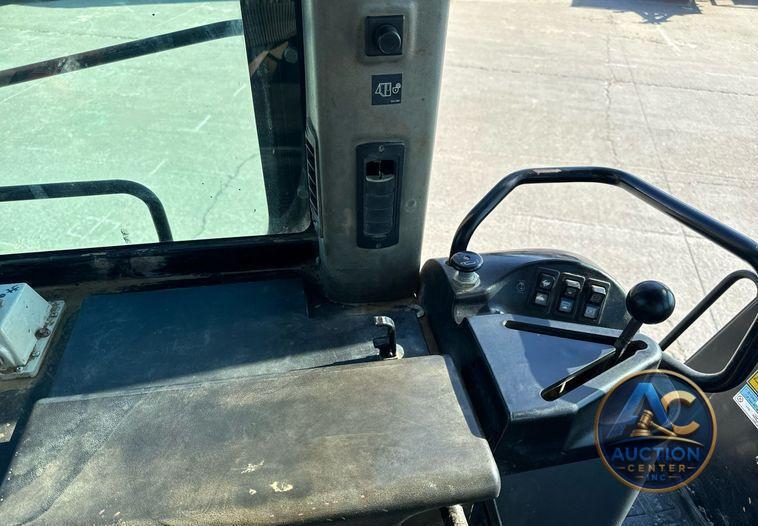 2005 Caterpillar 953C track loader