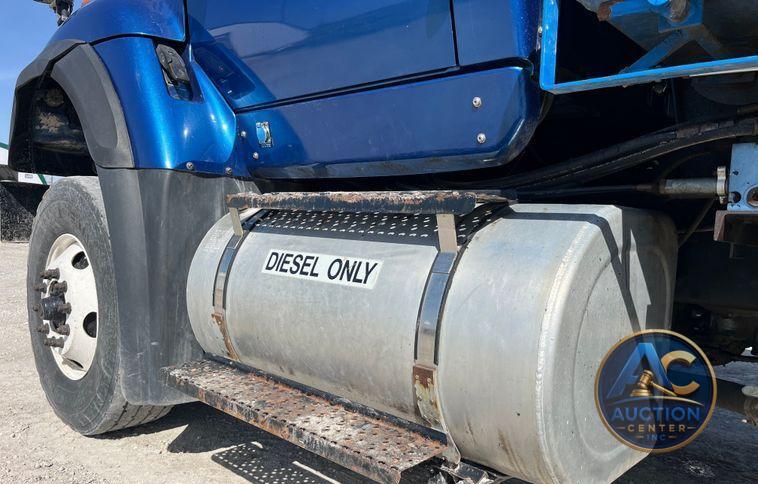 2014 International  WorkStar 7400 dump truck