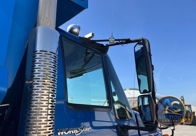 2014 International  WorkStar 7400 dump truck