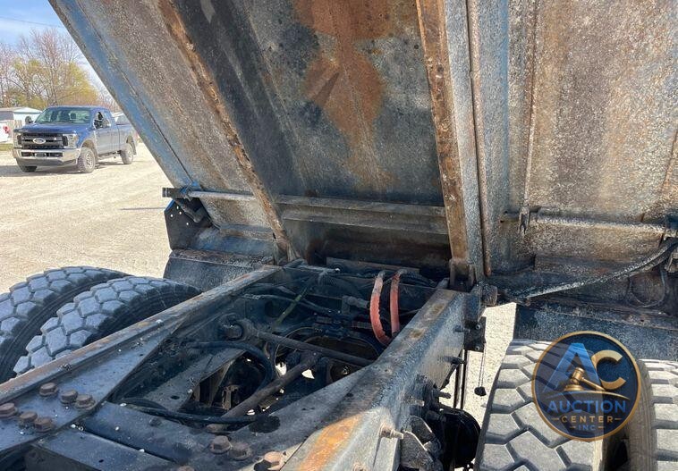 2014 International  WorkStar 7400 dump truck