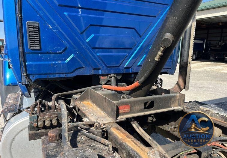2014 International  WorkStar 7400 dump truck