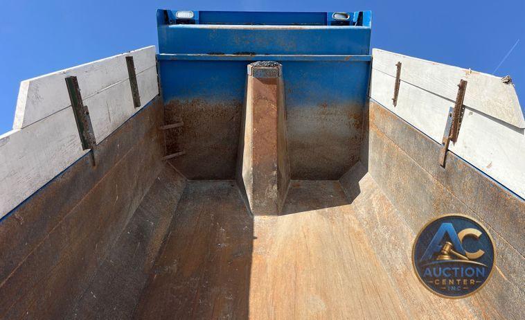 2014 International  WorkStar 7400 dump truck