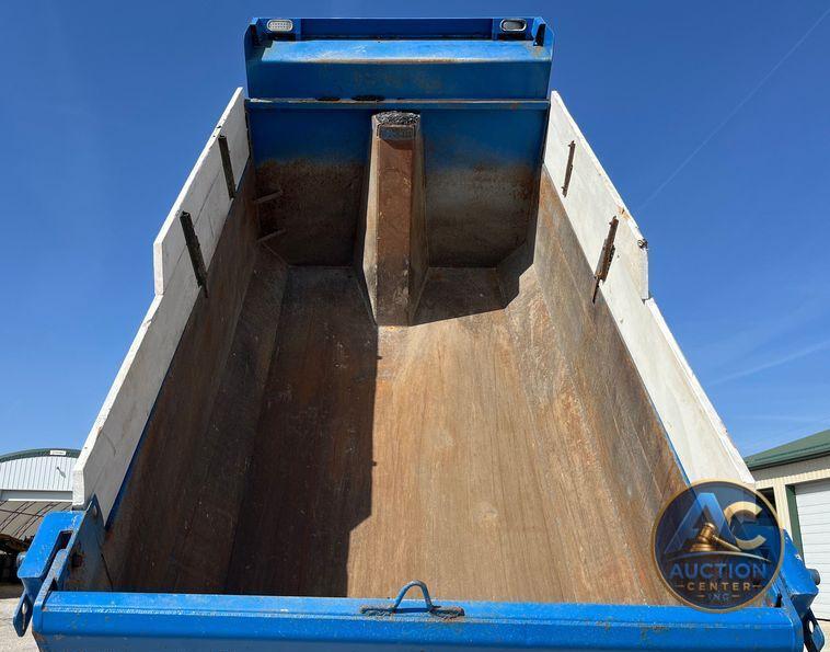 2014 International  WorkStar 7400 dump truck