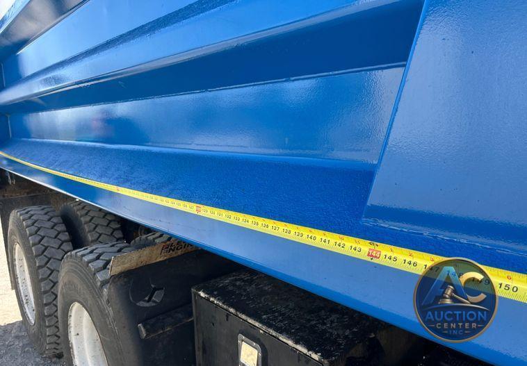 2014 International  WorkStar 7400 dump truck