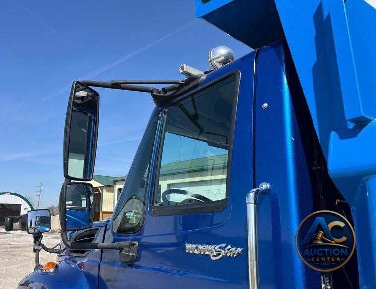 2014 International  WorkStar 7400 dump truck