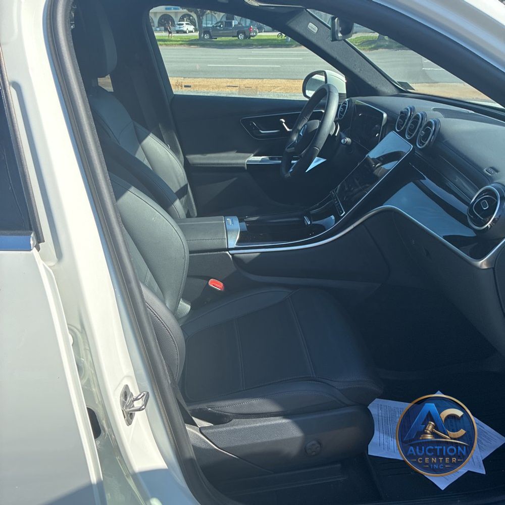 2025 Mercedes-Benz GLC  300 4MATIC