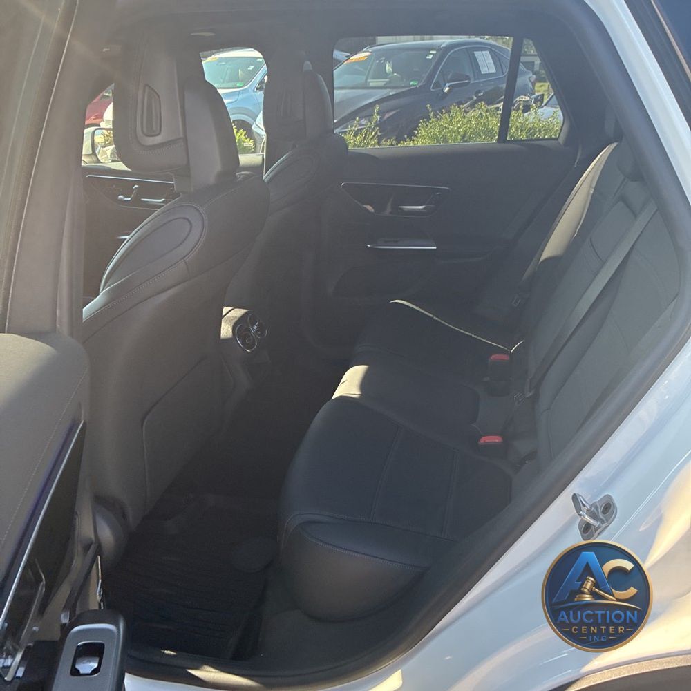 2025 Mercedes-Benz GLC  300 4MATIC