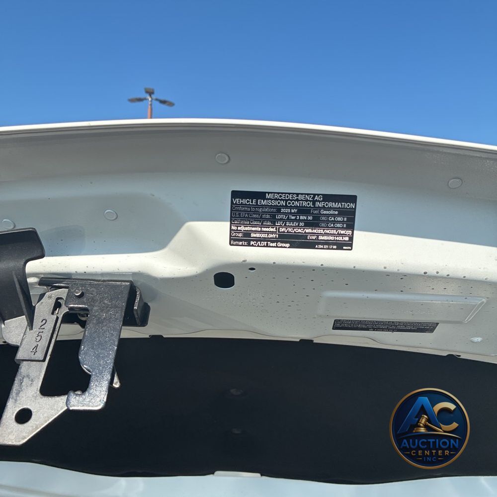 2025 Mercedes-Benz GLC  300 4MATIC