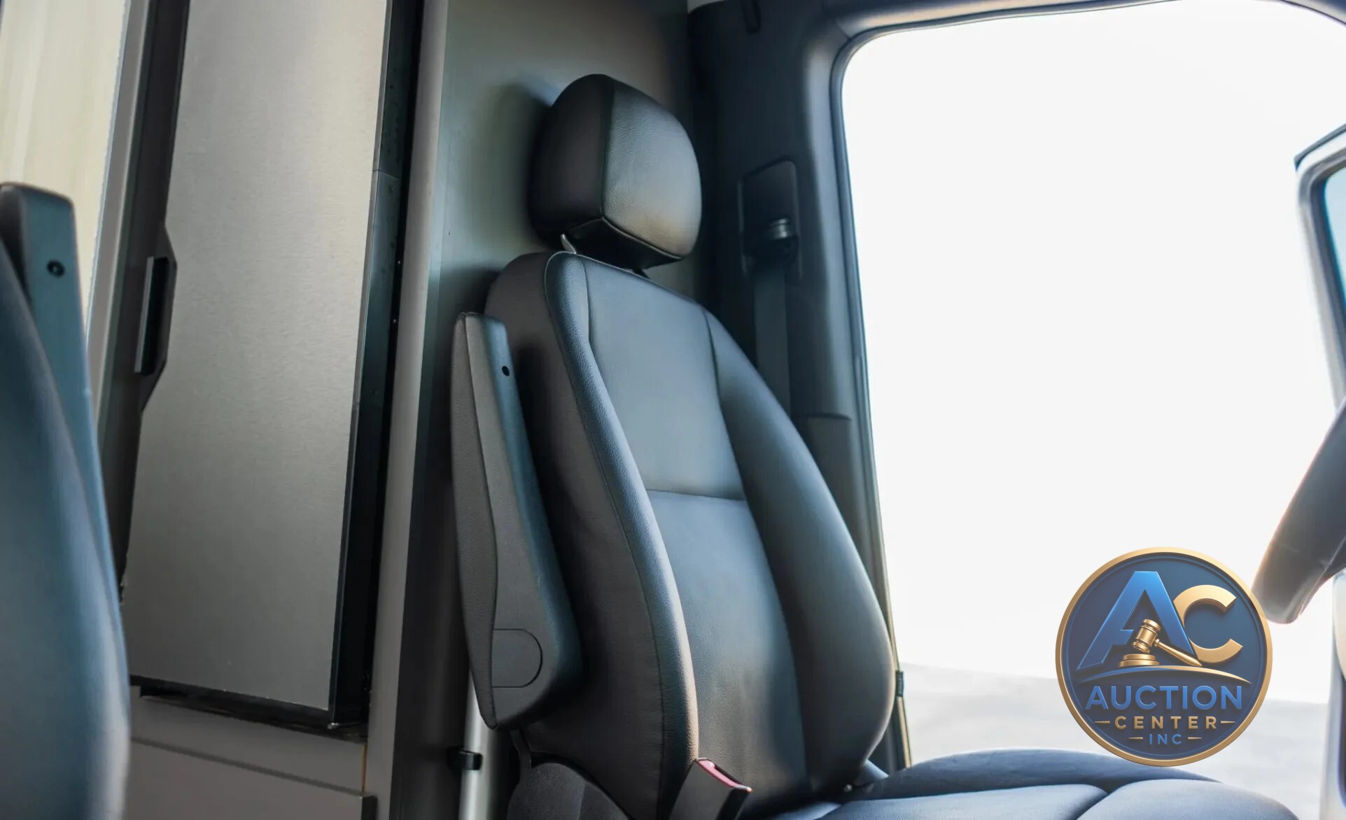 2022 Thor Motor Coach Sanctuary
