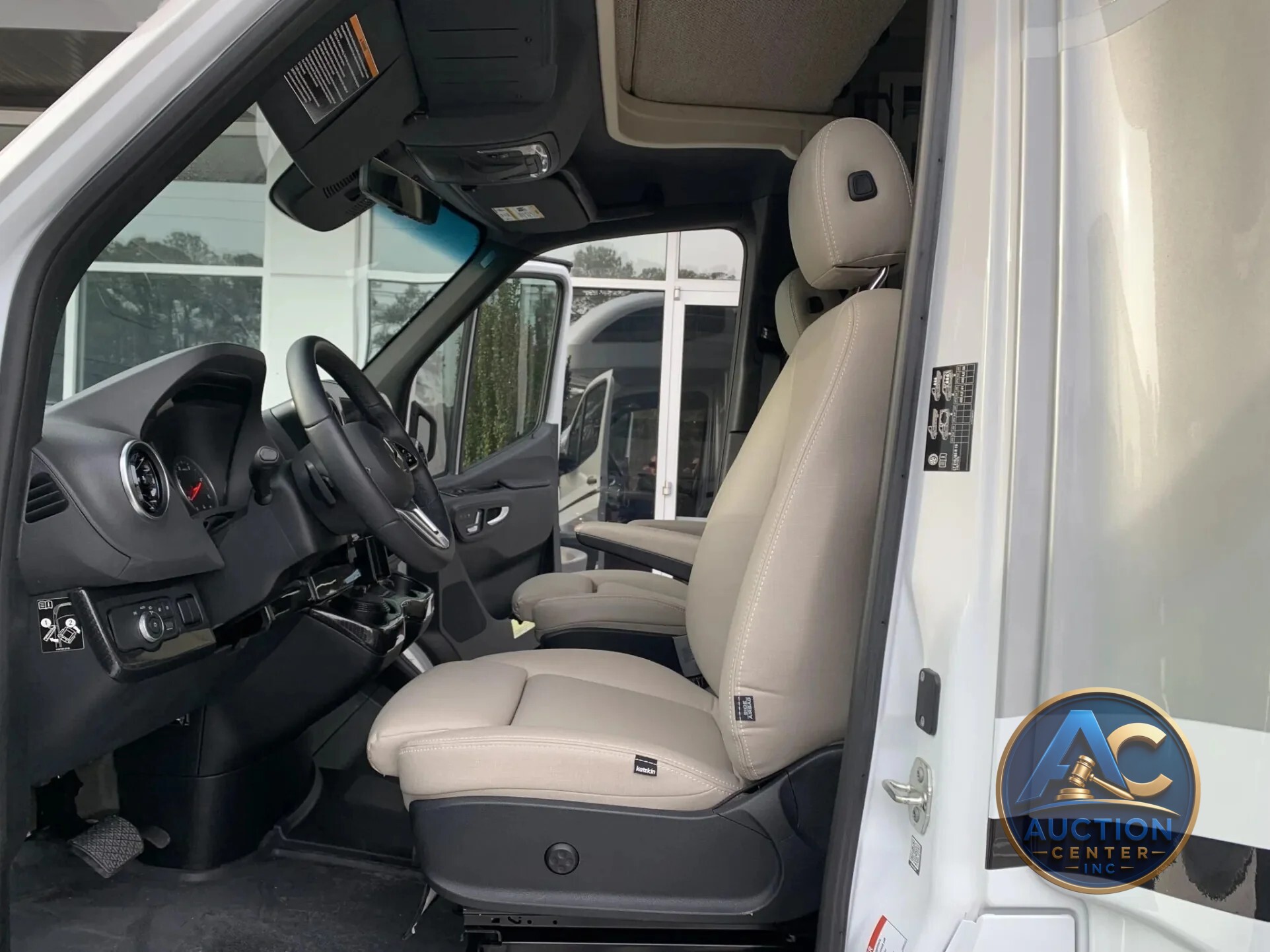 2023 Winnebago Navion
