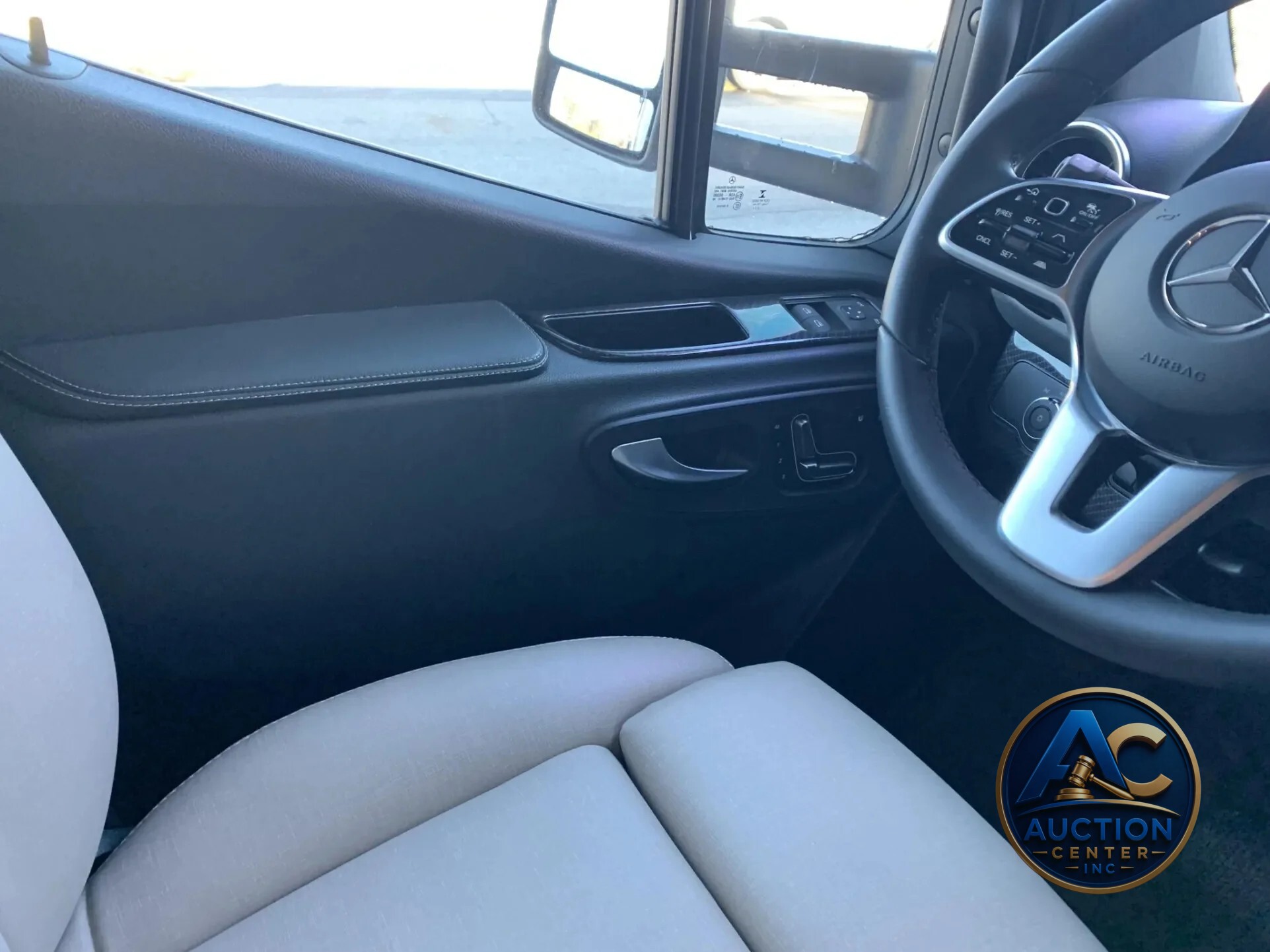 2023 Winnebago Navion