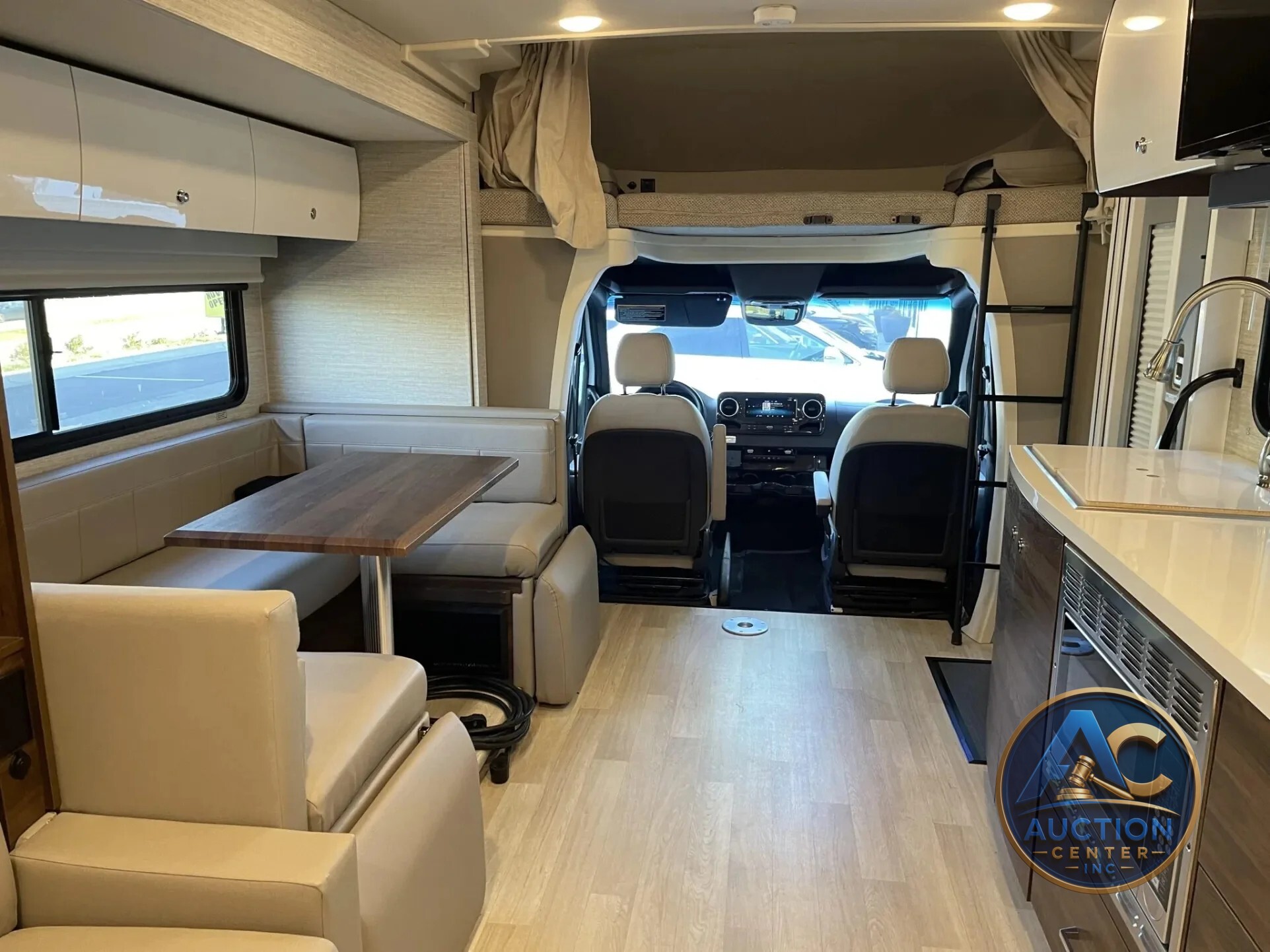 2023 Winnebago Navion